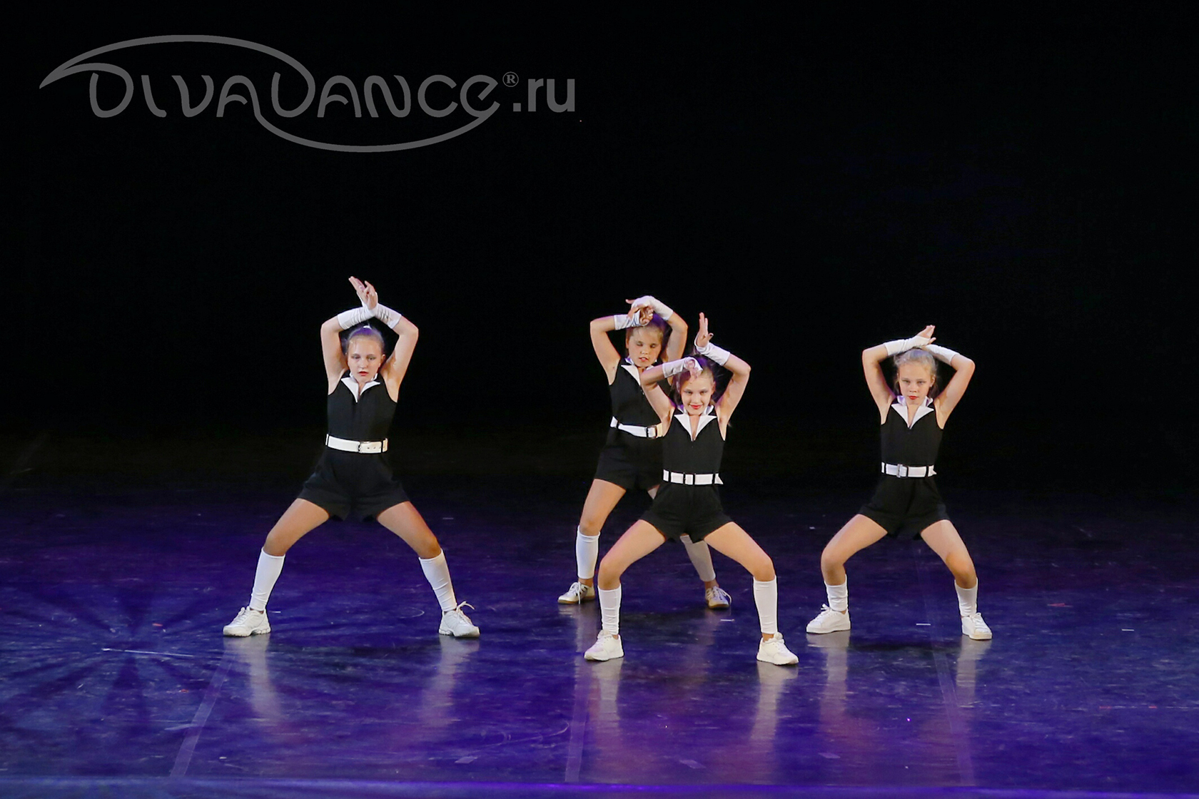 Танец в стиле вог - vogue dance - занятия от Диваданс - школа танца в Санкт-Петербурге, Divadance