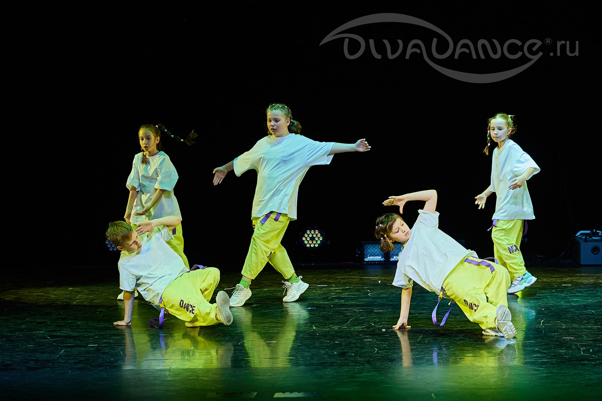 Фотогалерея - Детский хип-хоп - с наших концертов и других выступлений фото  от школы танца Divadance СПб