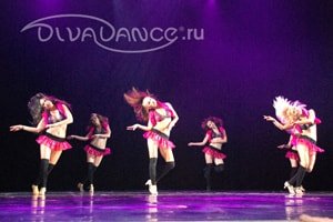 танец go-go на сцене