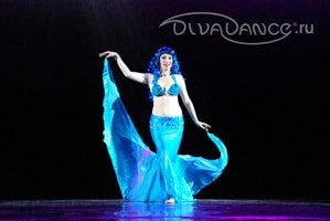 ярко-голубой цвет танцевального костюма