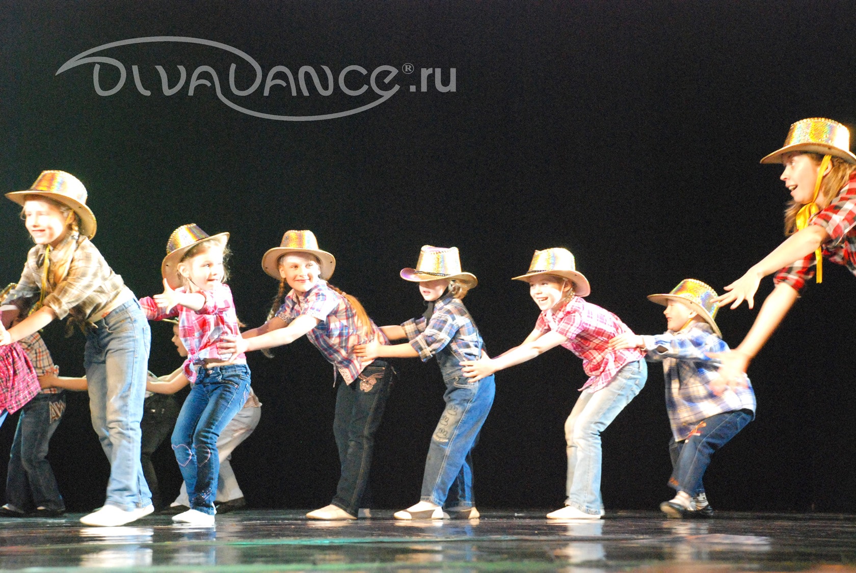 Танец ковбоев музыка. Ковбойский танец. Танец ковбоев для детей. Ковбойский танец для детей. Танцы ковбойские детские.