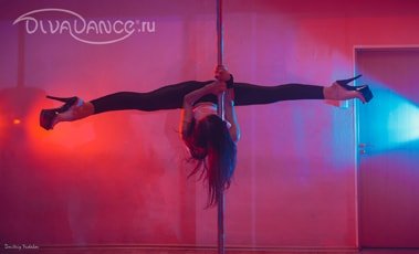занятия pole-dance в зале
